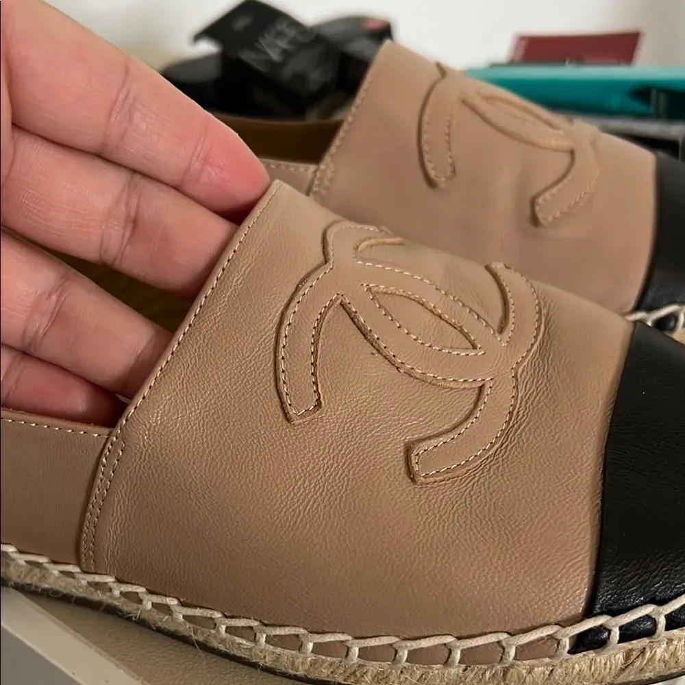 CHANEL Cream and Black Espadrilles size 40